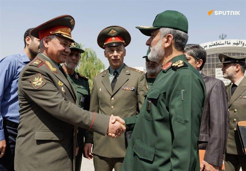 بازدید وزیر دفاع روسیه از پهپاد‌ها و سامانه‌‌های موشکی سپاه