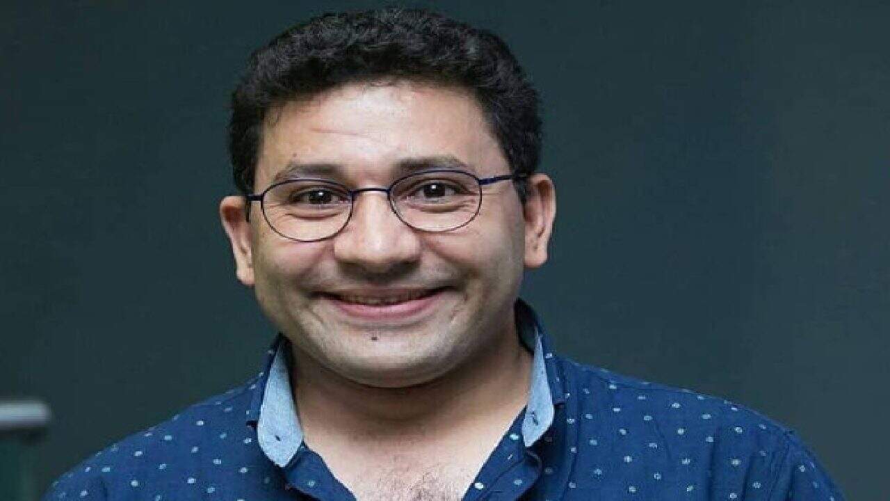 سروش جمشیدی مسلط به اجراست