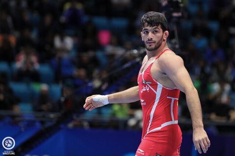 حسن یزدانی حریف خود را ضربه فنی کرد