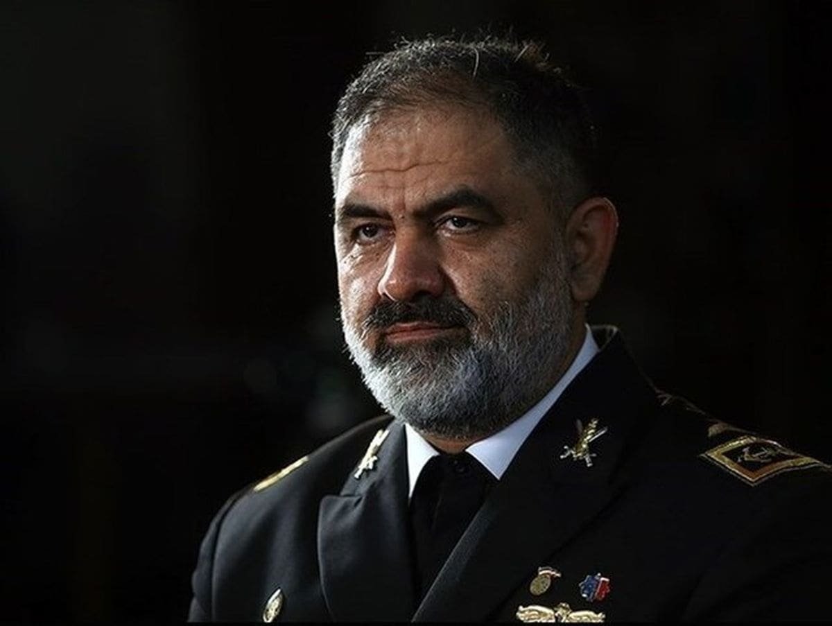 امیر ایرانی: در حال ساخت ناو پهپادبر هستیم
