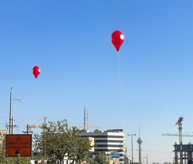 بالن ها در آسمان تهران/ هنوز دلیل مشخص نیست