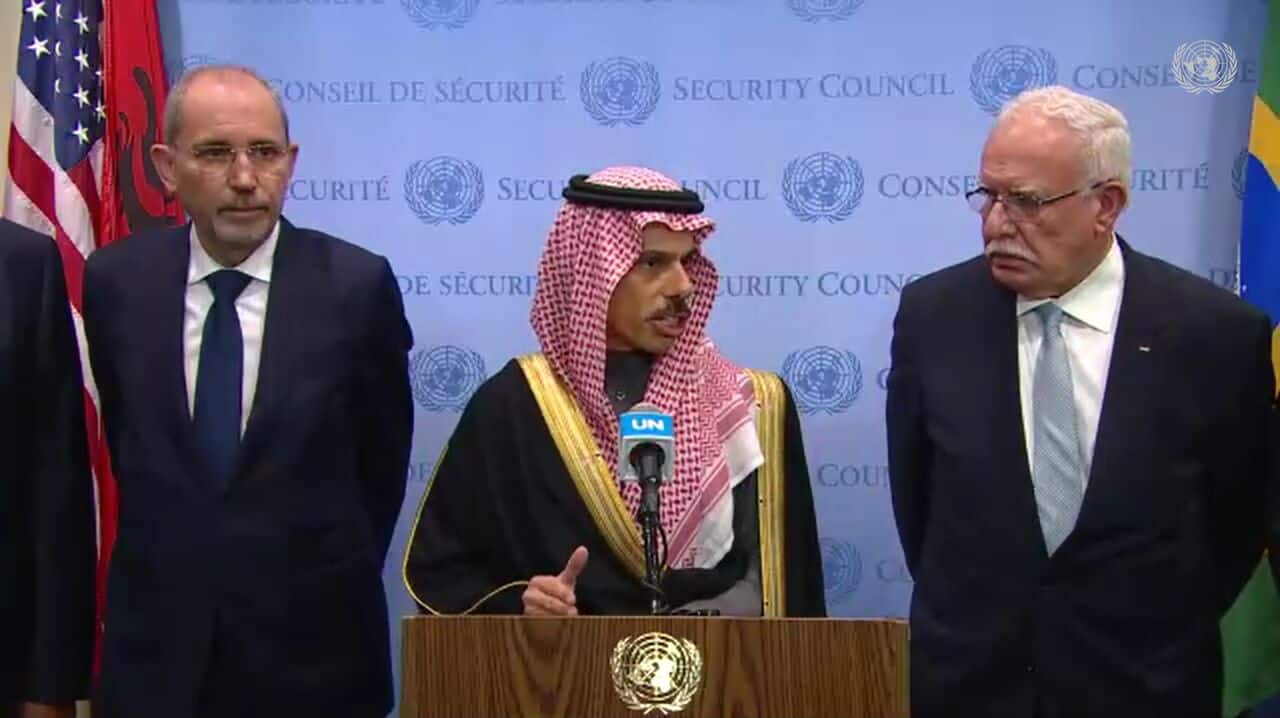 وزیر خارجه عربستان: خواستار آتش بس فوری هستیم
