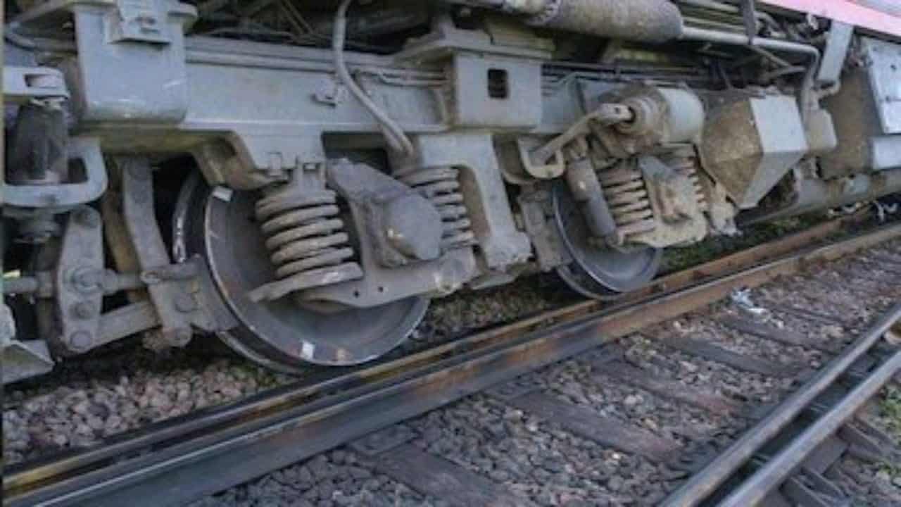قطار مسافربری گرگان – تهران از ریل خارج شد