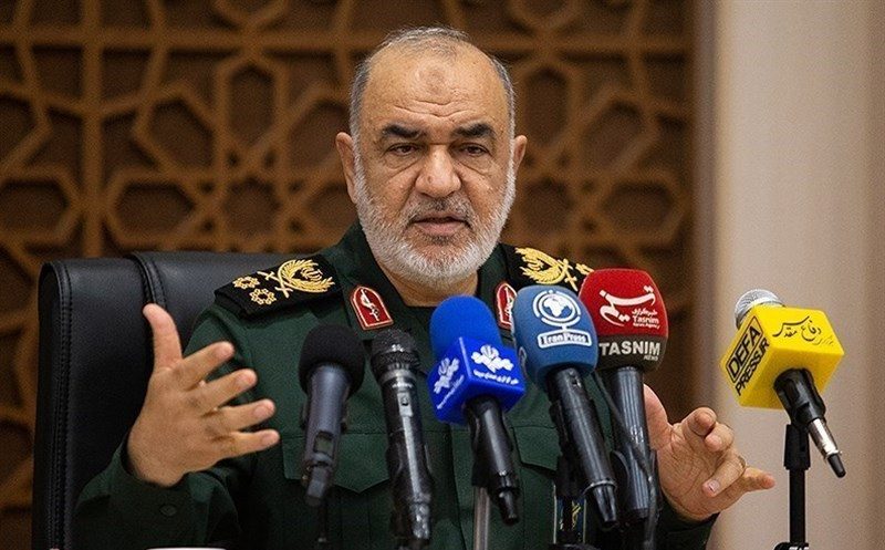 سرلشکر سلامی: می‌توانیم شناور در حال حرکت را چند هزار مایل دورتر با پهپاد بزنیم
