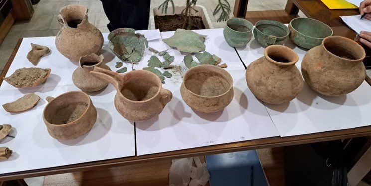 کشف اشیای عتیقه ۳ هزار ساله در همدان