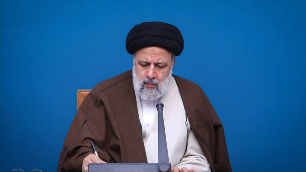 رئیسی درگذشت پروانه معصومی را تسلیت گفت