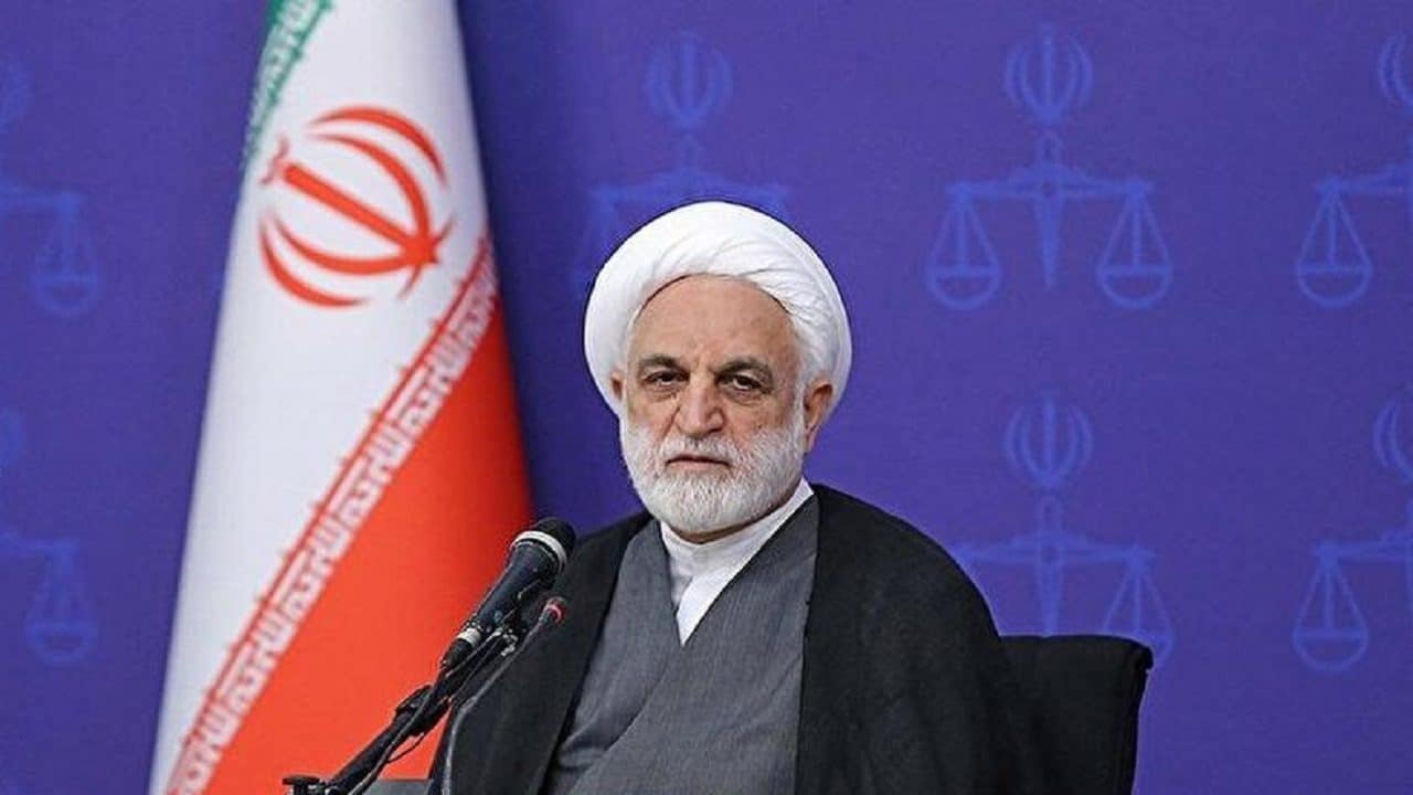 قضات تحت‌تأثیر فضاسازی‌های بیرونی قرار نگیرند
