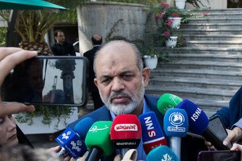 وزیر کشور: تذکر حجاب در مترو تهران ظاهرا توسط گروه های مردمی انجام می شود