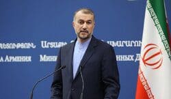 تمام ایرانیان خارج از کشور تأکید وافری بر صیانت از ارتباط هویتی خود با ایران دارند