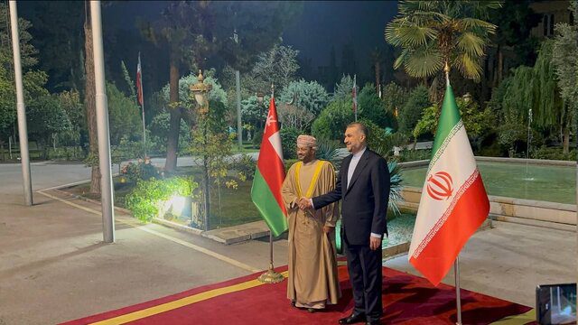 استقبال «امیرعبداللهیان» از وزیر خارجه عمان