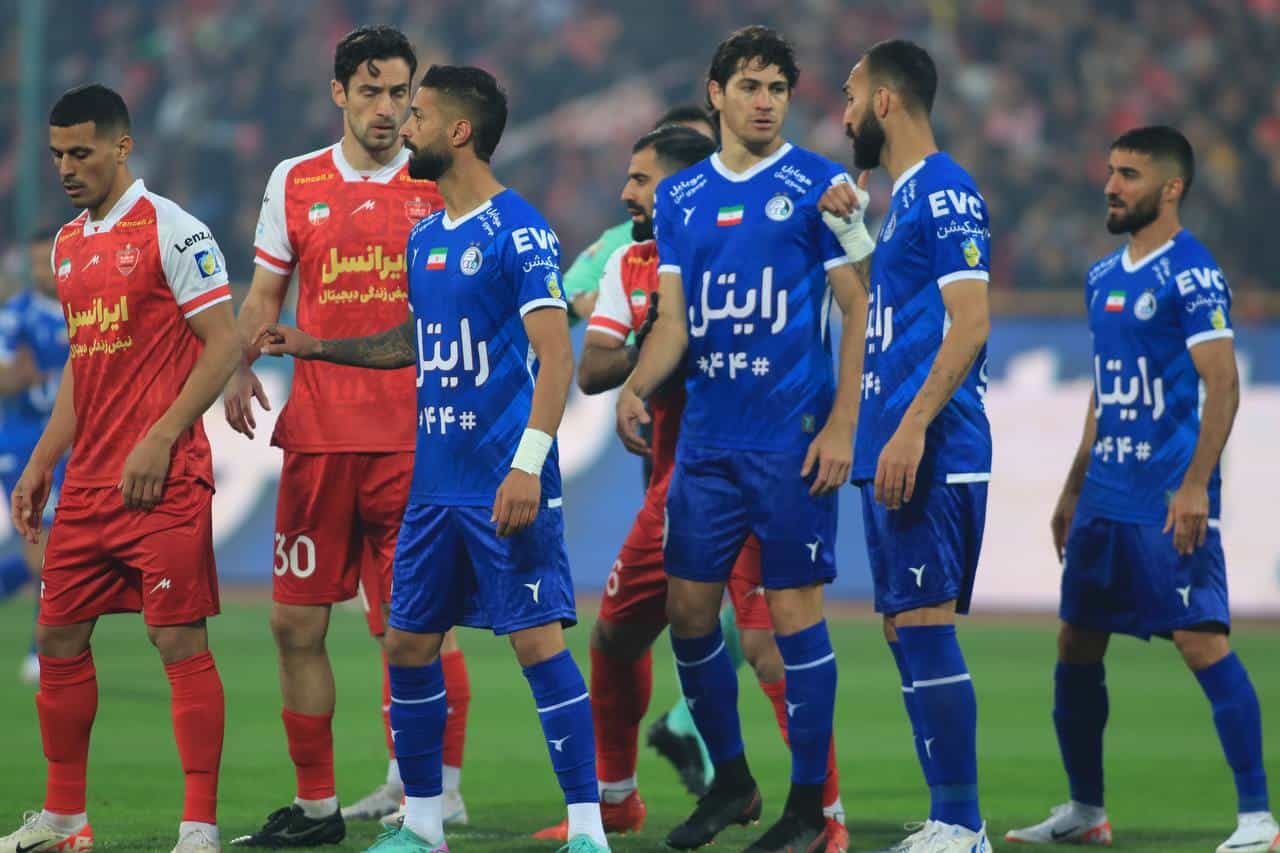 پرسپولیس 1-1 استقلال / VAR آبی ها در صدر نگه داشت؛ یک نیمه هیچ و یک نیمه همه چیز!