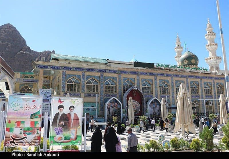 خاکسپاری شهدای انفجار تروریستی در جوار مرقد شهید سلیمانی