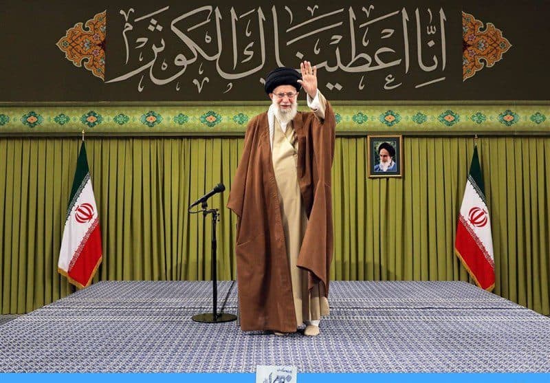 رهبر معظم انقلاب: امروز بار جهاد تبیین روی دوش مداحان است
