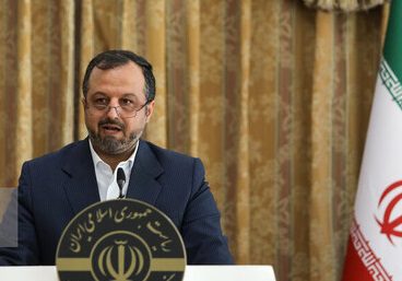 هیچ نهادی مجوز فروش خودرو با قیمت کمتر را نداده است/ دلیل افزایش قیمت دلار اقتصادی نیست