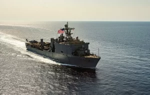انصارالله یک کشتی آمریکایی به نام «کول» را در دریای سرخ مورد اصابت موشک های کروز قرار داد