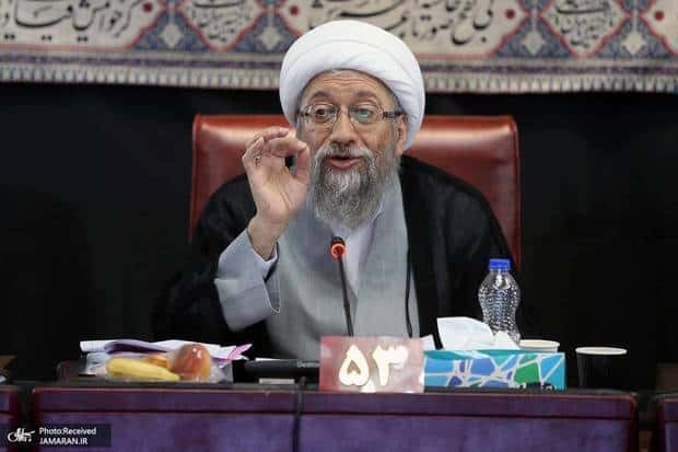 آملی لاریجانی: مشکلات اقتصادی هست اما مسئولان هم برای رفع آن تلاش می‌کنند