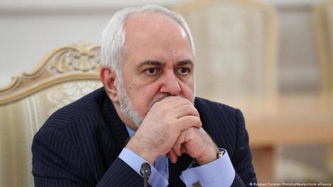 ظریف: از ۱۰ دانشجویی که من را می‌بینند، پنج نفر آنها می‌گویند برای‌ ما رزومه بنویس که از کشور خارج شویم