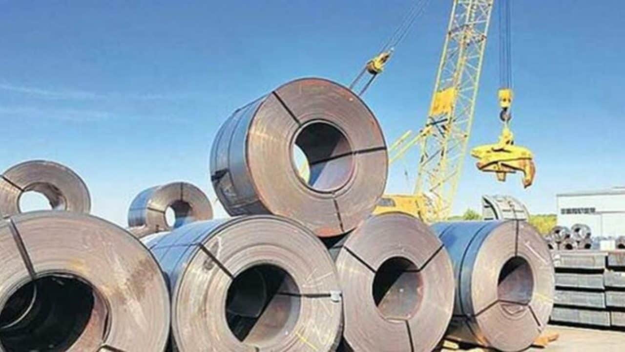 واردات ۲.۳ میلیون تن اقلام فولادی به کشور