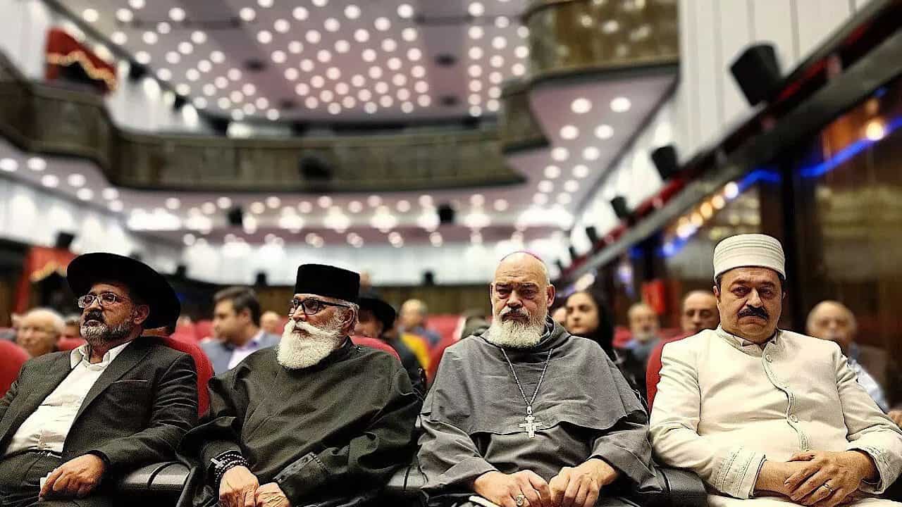 ایران خانه پیروان همه ادیان توحیدی است