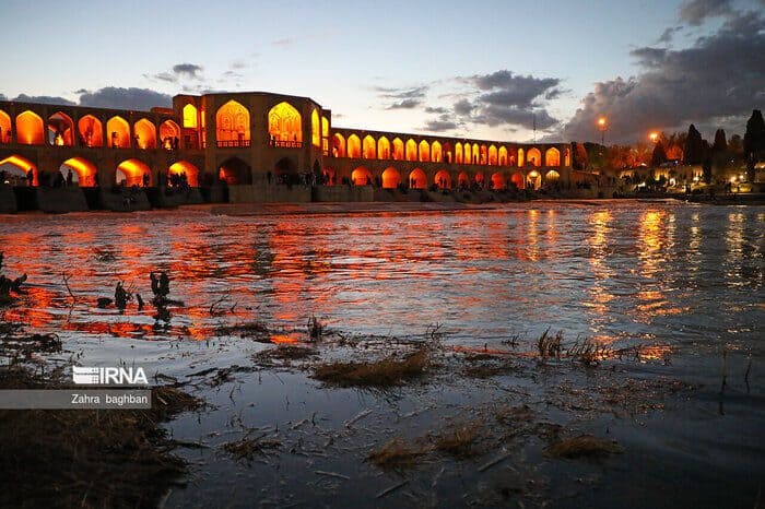 شهروندان از توقف در بستر زاینده رود خودداری کنند