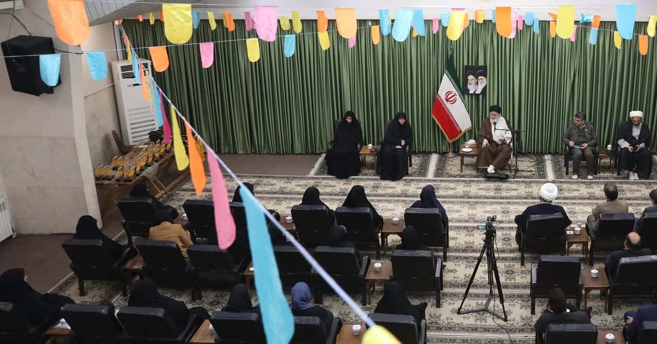 آیت الله علم الهدی: جایگاه ویژه بانوان در ورزشگاه‌ها ساخته شود
