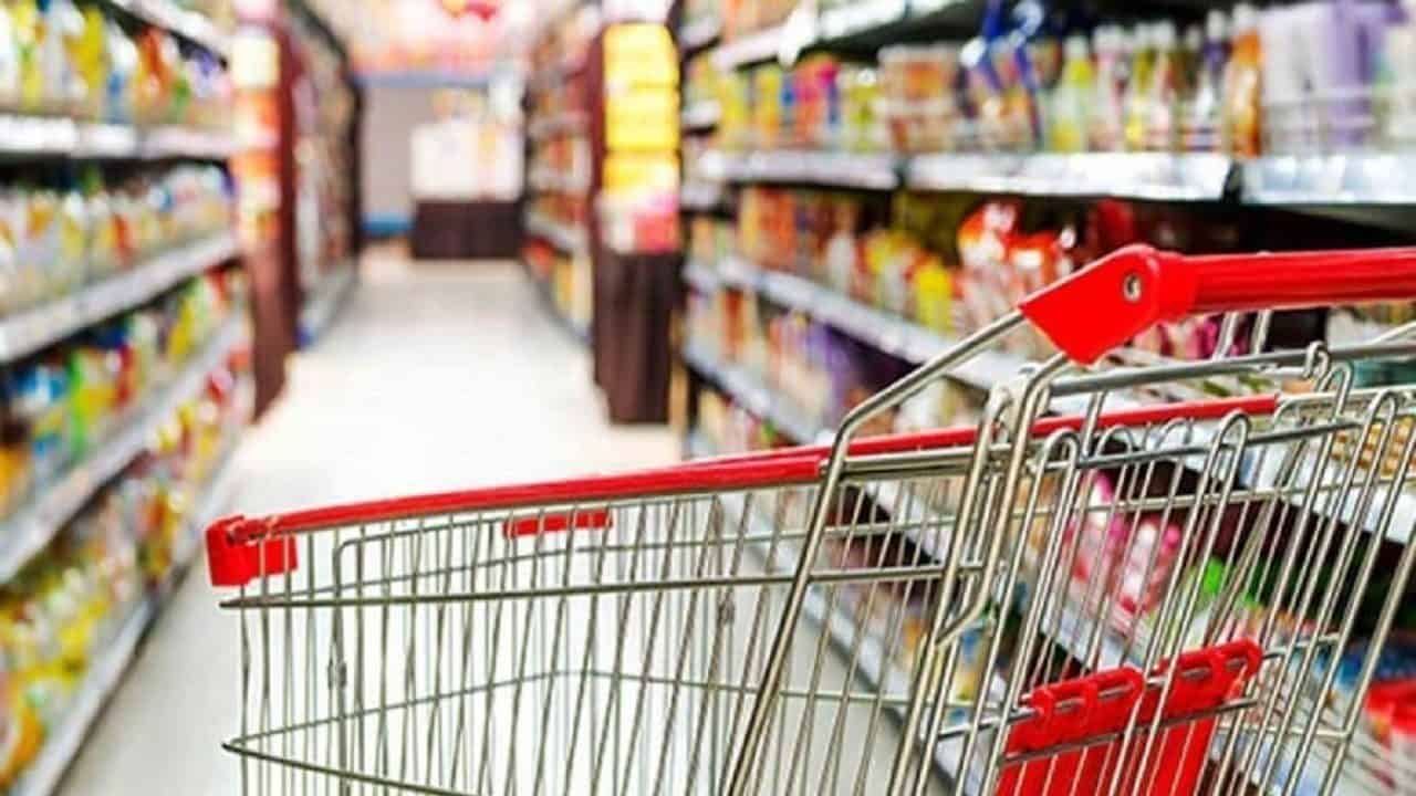 حقوق و عوارض گمرکی کالا‌های اساسی و ارزش افزوده یک درصد شد