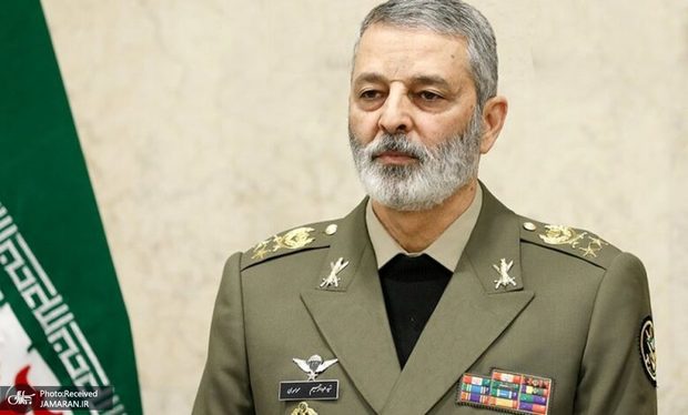 فرمانده کل ارتش: جز حضرت امام (ره) و رهبر انقلاب، کسی در ابتدای انقلاب حامی ارتش نبود