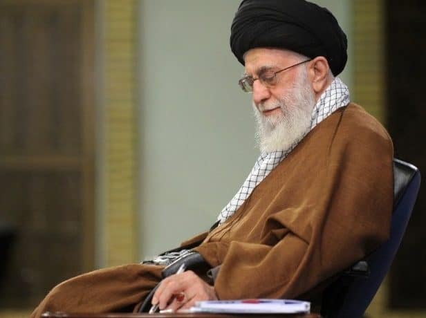 رهبر معظم انقلاب: جوانان عزیز دانشجو در آمریکا! شما اکنون در طرف درست تاریخ ایستاده‌اید
