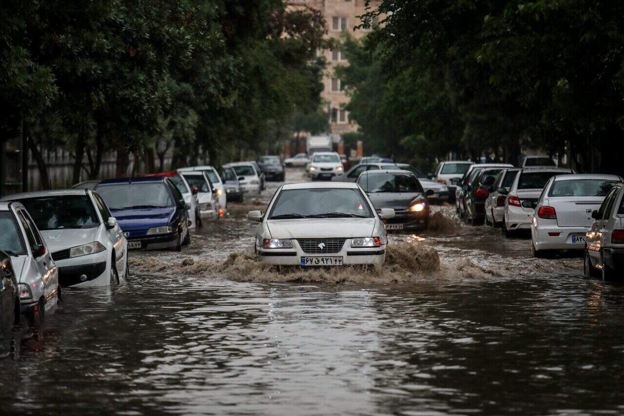 فوت ۴ نفر در سیل مهیب در مشهد /  از ابرهای سیاه بر فراز شهر تا باران تندری سیل آسا