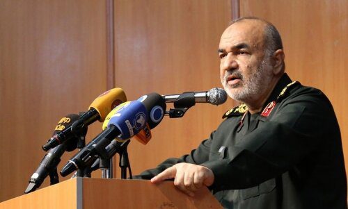 سرلشکر سلامی: همه راه های نفوذ دشمنان باید بسته شود