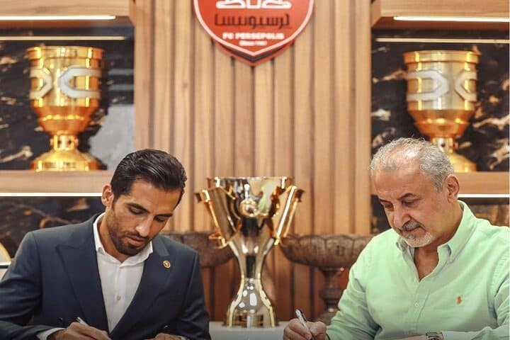 وحید امیری با پرسپولیس تمدید کرد
