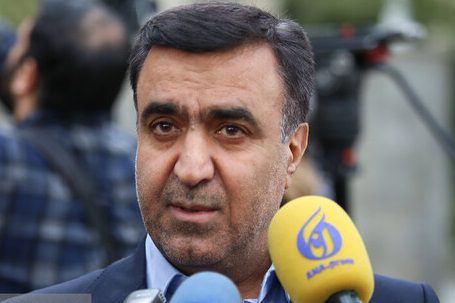 رئیس سازمان محیط زیست: از همه ظرفیت‌ها برای مهار آتش جنگل‌های لردگان استفاده می‌کنیم