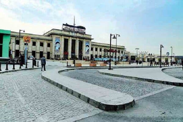 برخورد قطار مسافربری با سکو در میدان راه آهن/ ۳ نفر مصدوم شدند