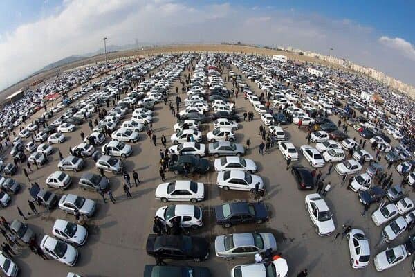 انتشار جدول قیمت جدید خودرو توسط خودروسازها اشتباه است