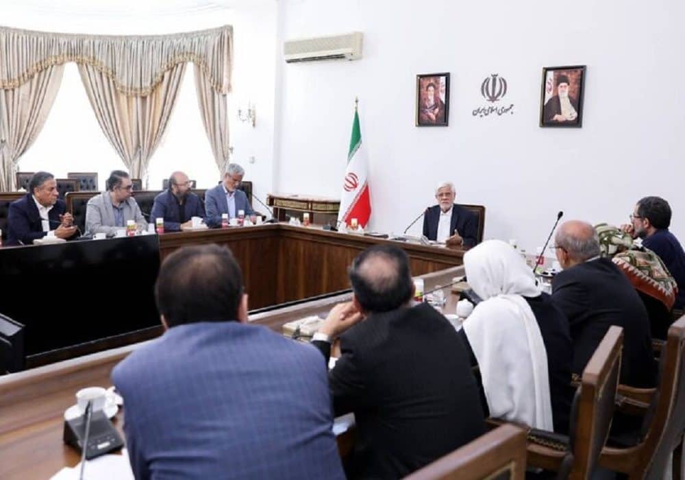 عارف: دولت هم اختیار دارد هم اقتدار/  در گذشته متوقف نخواهیم شد