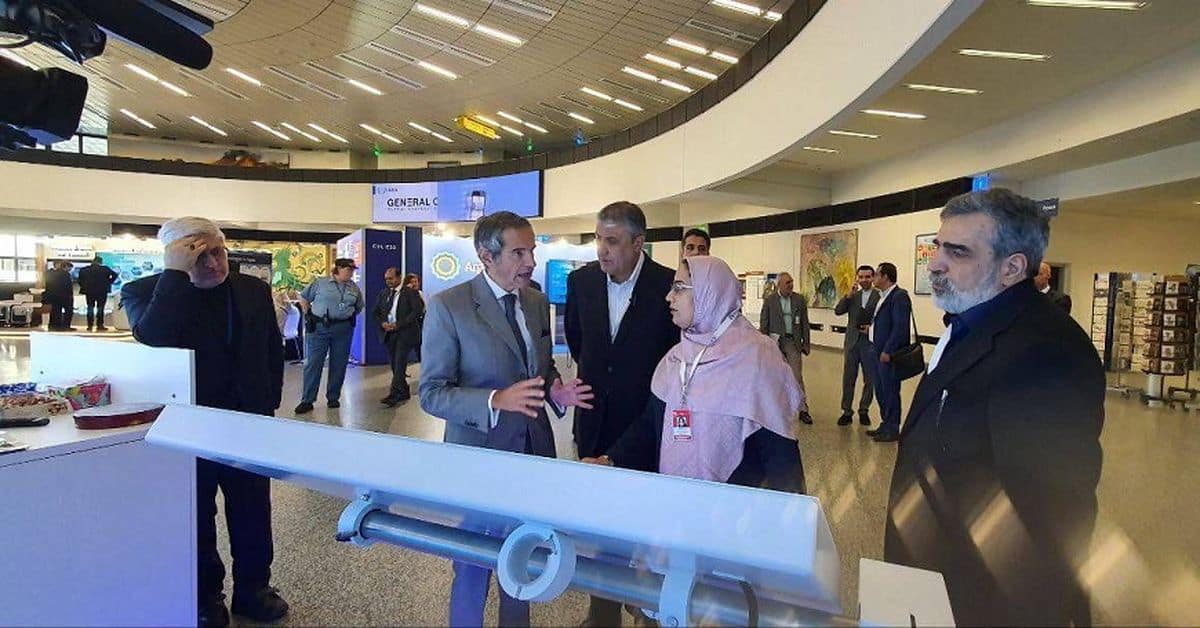 بازدید مدیرکل آژانس اتمی از غرفه دستاوردهای هسته‌ای ایران
