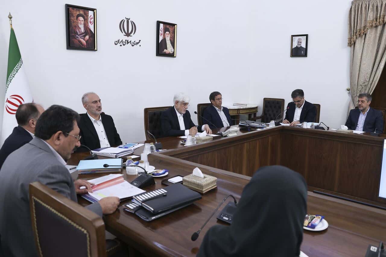 عارف: رونق تولید و کاهش تورم راهبرد دولت چهاردهم است