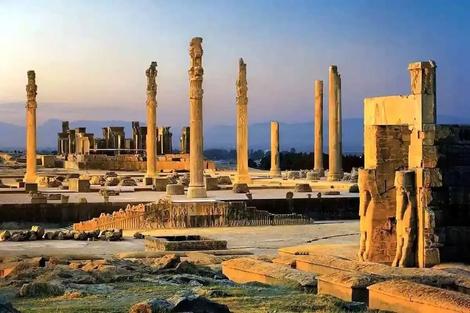 مرگ آرام تخت جمشید زیر سلطه آلاینده های پتروشیمی