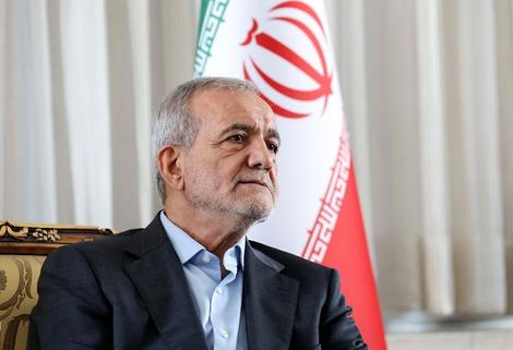 ایرانی حاضر در آمریکا خطاب به پزشکیان: تلفن را بردارید و مشکلات را با آمریکا حل کنید!