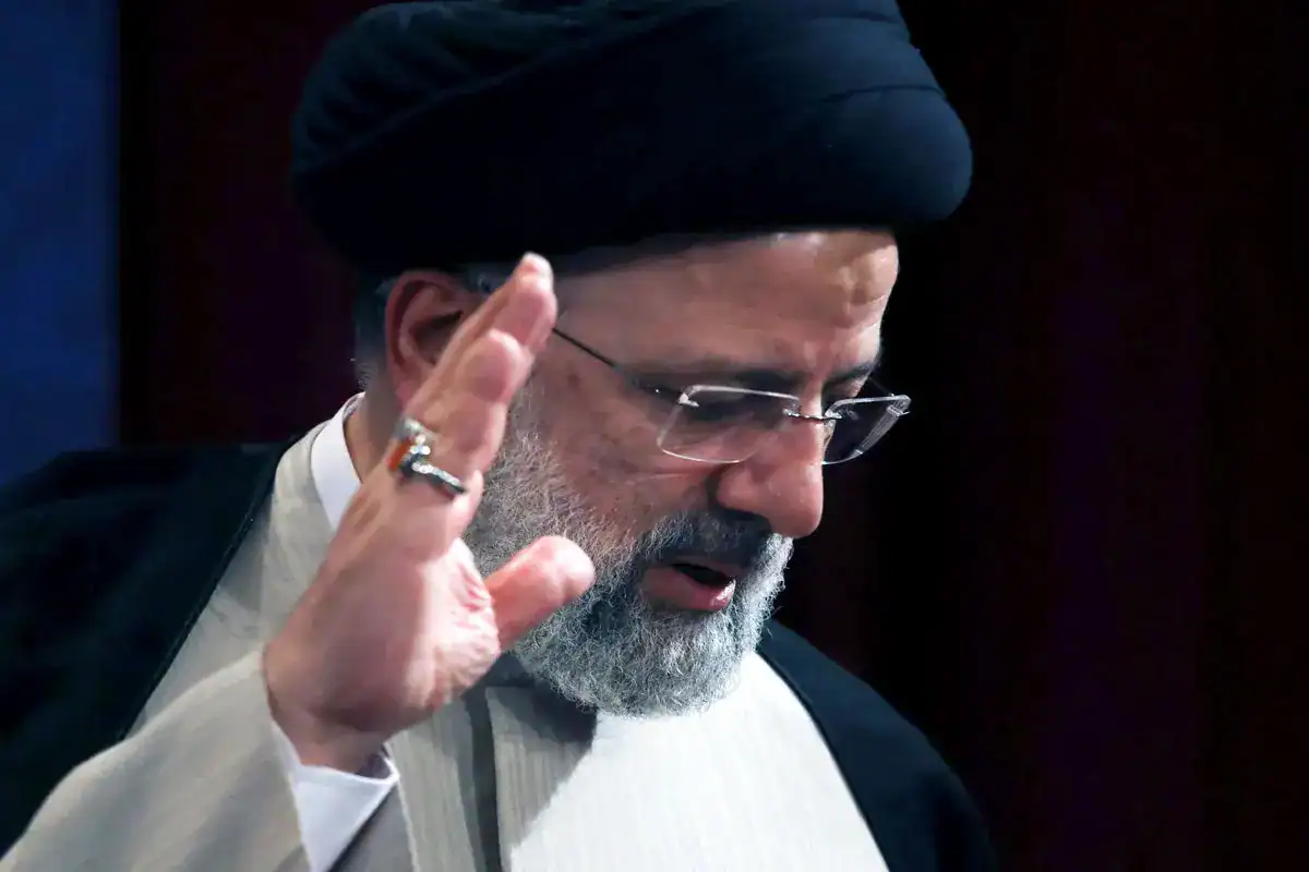 پست عجیب مومن نسب در مورد دلیل سقوط هلی‌کوپتر شهید رئیسی