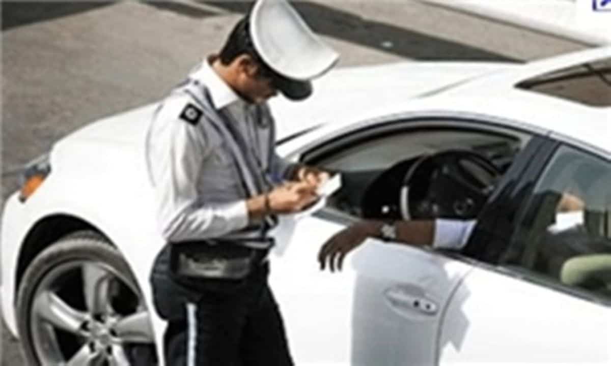در آغوش گرفتن کودکان هنگام رانندگی چقدر جریمه دارد؟