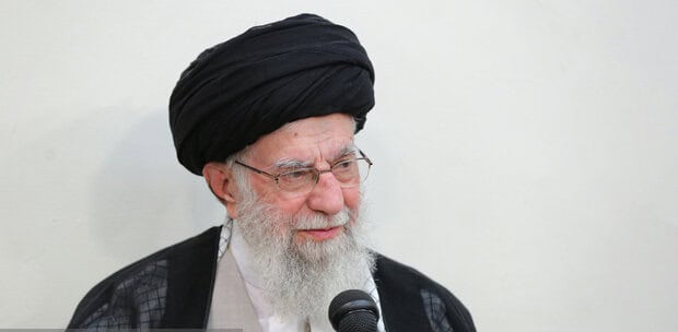 رهبر انقلاب: حزب‌الله زنده و روینده است