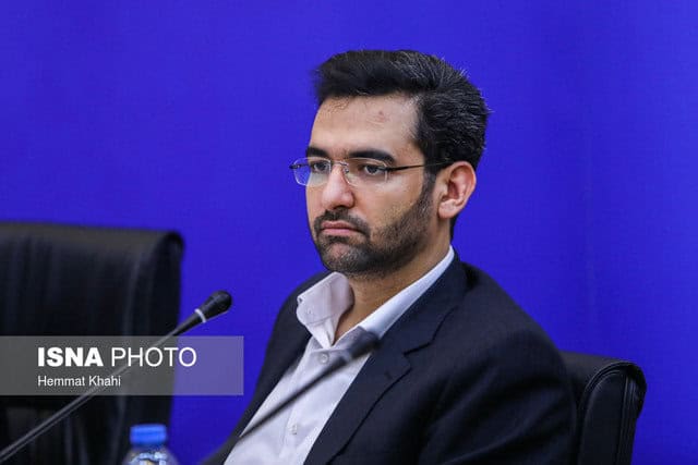 آذری جهرمی:کارت ملی هوشمند کارآیی ندارد