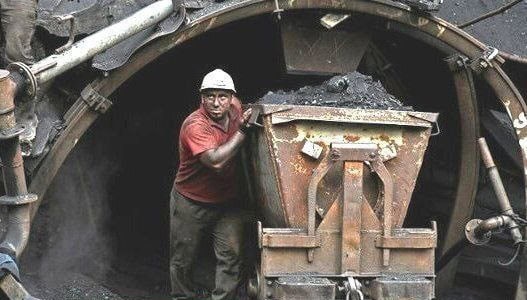 تعطیلی معادن فاقد ایمنی و پرداخت بیمه بیکاری به کارگران