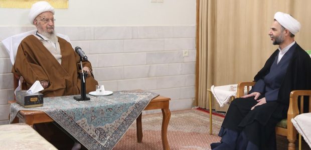 آیت الله مکارم شیرازی به معاون اول قوه قضائیه: تلاش کنید باری از دوش مردم بردارید