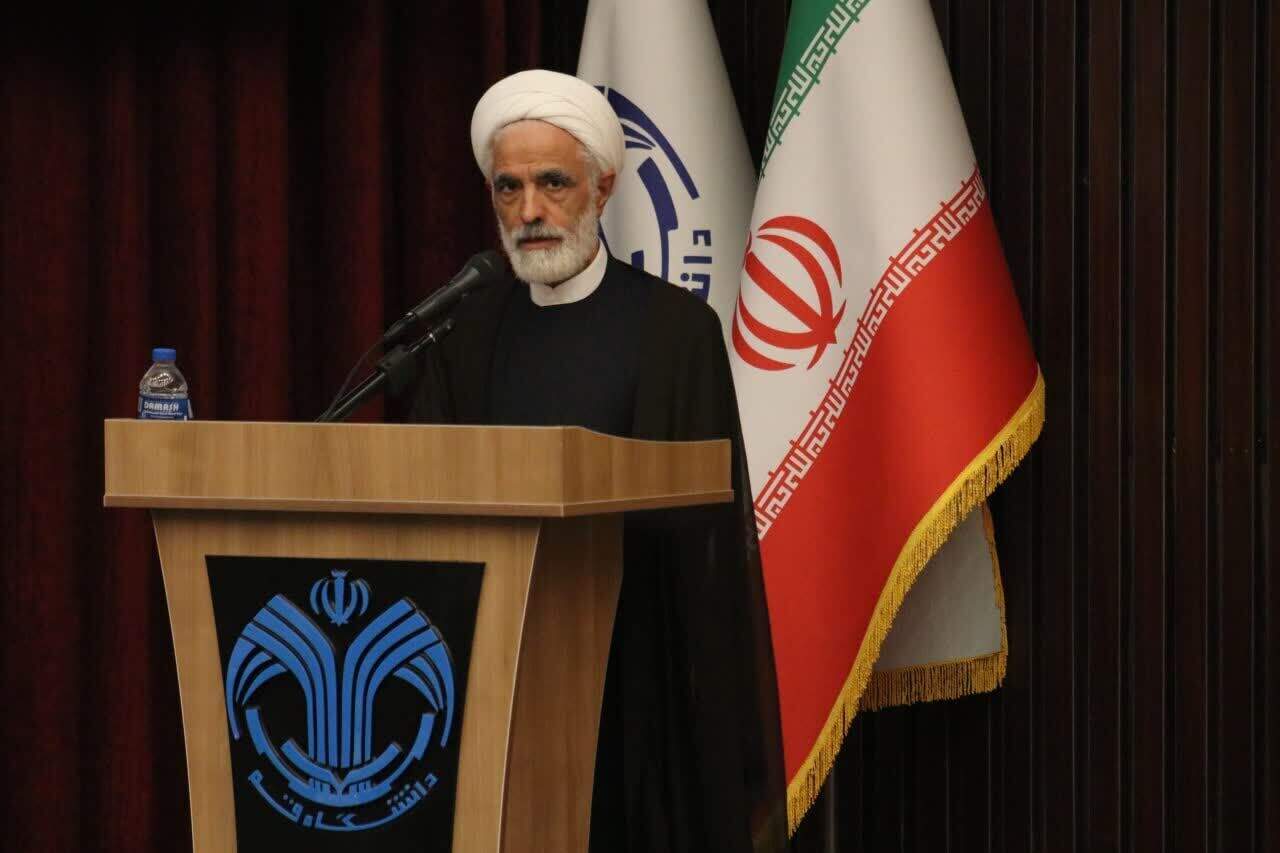 رهبری با اصلاح قانون تابعیت مدیران موافق است