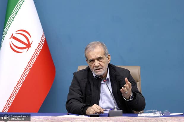 نشست جمعی از اساتید سیاست خارجی و روابط بین‌الملل با رئیس‌جمهور