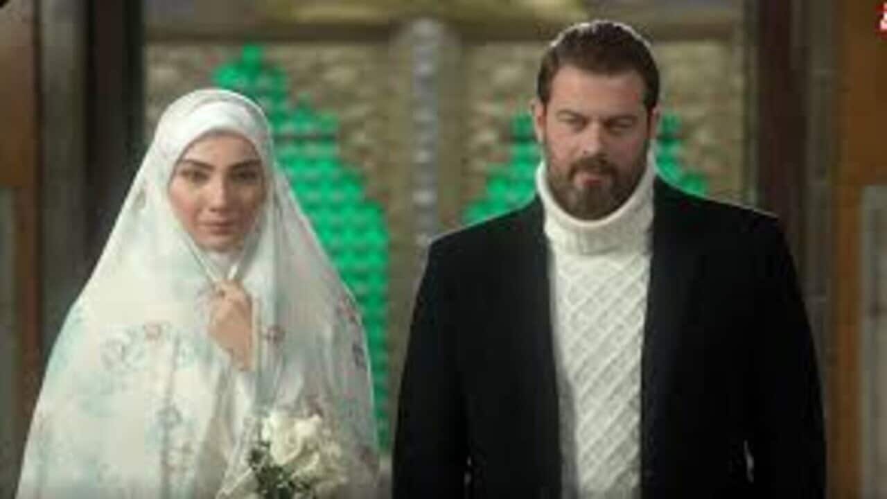 غریبه؛ مجموعه‌ای قابل تأمل با محوریت شخصیت زن