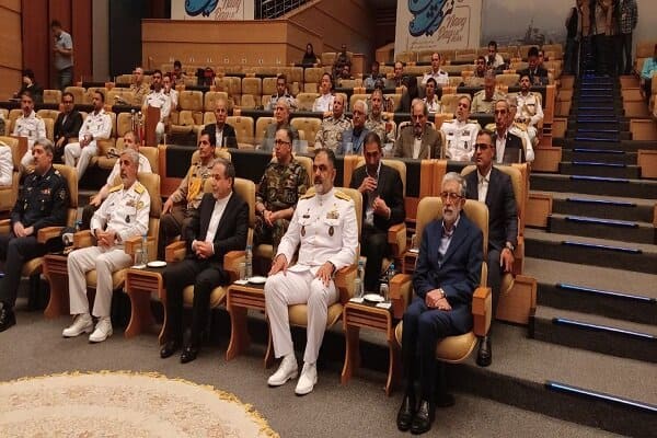 آئین بزرگداشت روز نیروی دریایی ارتش با حضور عراقچی آغاز شد