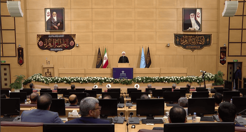 با دعوا و درگیری کار پیش نمی‌رود